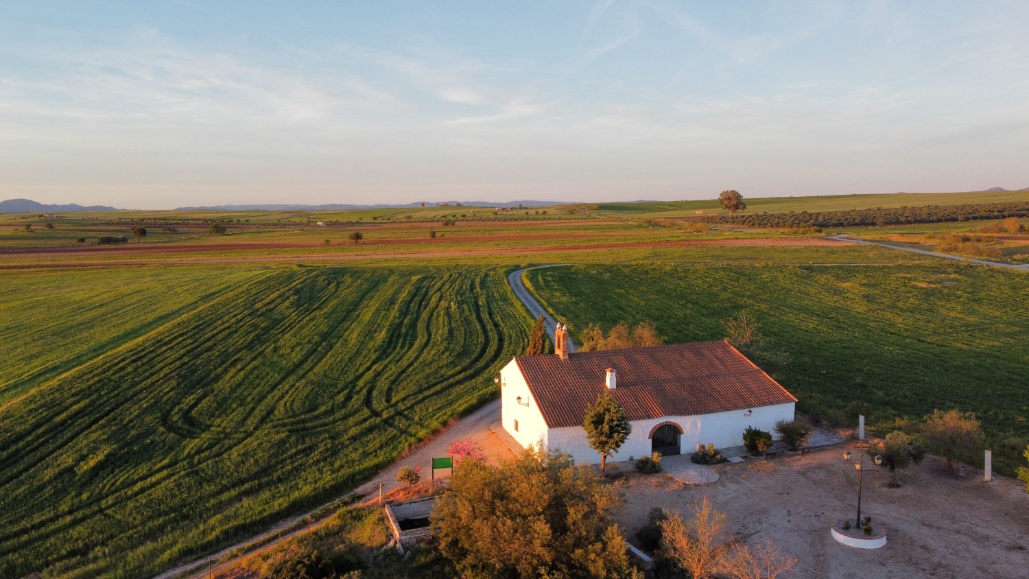 Ermita de Santo Domingo y Aeródromo de Hinojosa del Duque